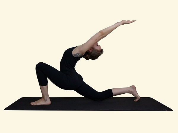 Ardha Chandrasana