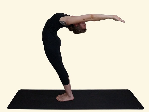 Woman practicing Hasta Uttanasana, Raised Arms Yoga Pose, Surva Namaskara.  Front view and side view Stock Photo - Alamy