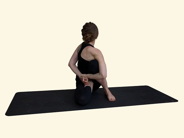 Marichyasana-D