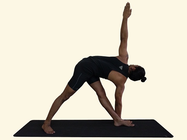 Parivrtta-Trikonasana-Revolved-triangle-posture