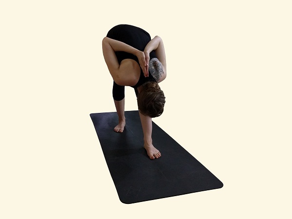 Woman Doing Ashtanga Vinyasa Yoga Asana Parsvottanasana Intense Side  Stretch Pose On Yoga Mat On Yoga Mat In Studio On Grey Bagckground Woman  Doing Ashtanga Vinyasa Yoga Asana Parsvottanasana Photo Background And