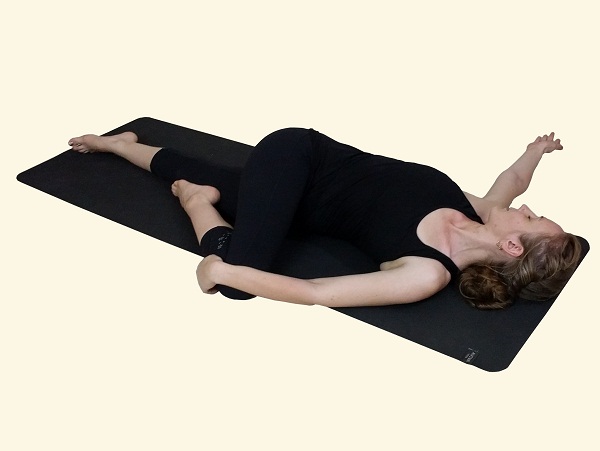 Learn How To Do Spinal Twist Step-By-Step