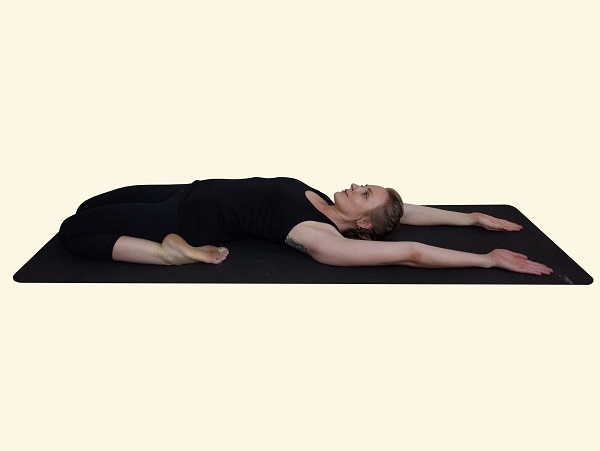 Reclining Butterfly Pose (Supta Baddhakonasana): Steps and Benefits -  Fitsri Yoga